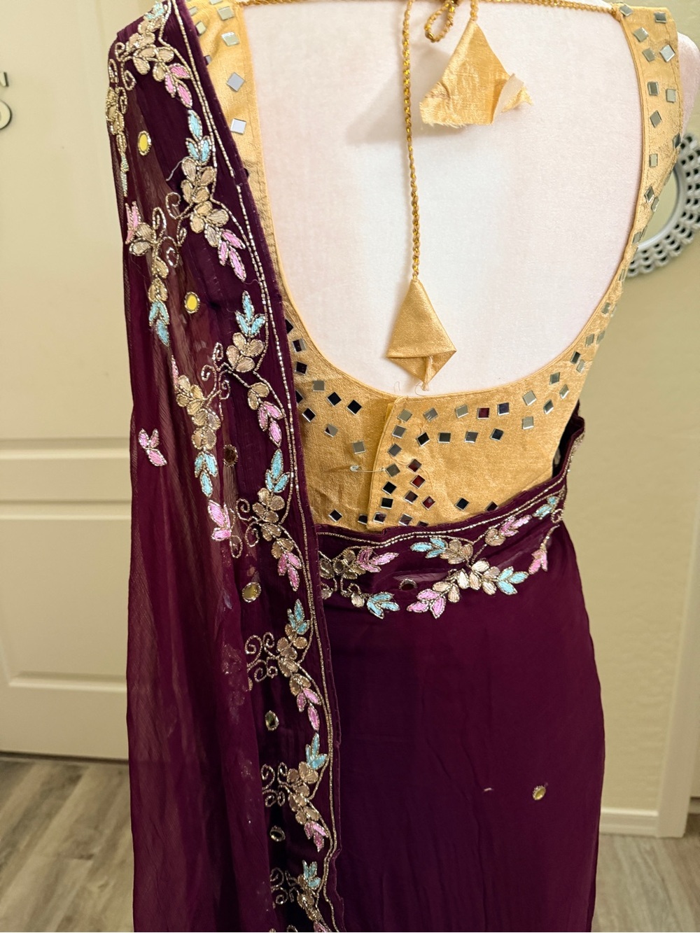 Wine color saree with blouse - Picture 8 of 9